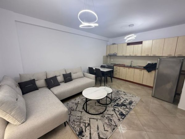Tirane, jepet me qera apartament 2+1 , 85 m² 850 € (Rruga e Barrikadave)
