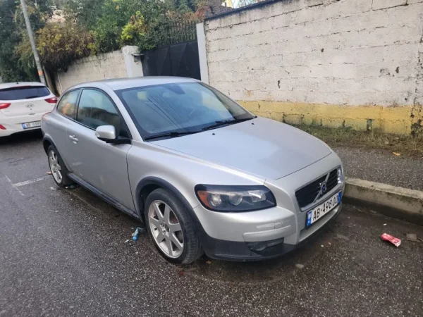 Tirane, shes makine Volvo C30 Nafte, gri e erret automatik Kondicioner 162.469 km 3.500 E €