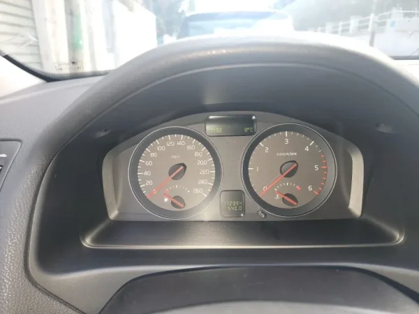 Tirane, shes makine Volvo C30 Nafte, gri e erret automatik Kondicioner 162.469 km 3.500 E €