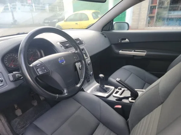 Tirane, shes makine Volvo C30 Nafte, gri e erret automatik Kondicioner 162.469 km 3.500 E €