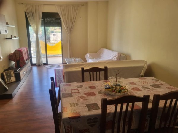 Tirane, shitet apartament 2+1+Ballkon Kati 4, 108 m² 135.000 € (Rruga Muhamed Deliu)