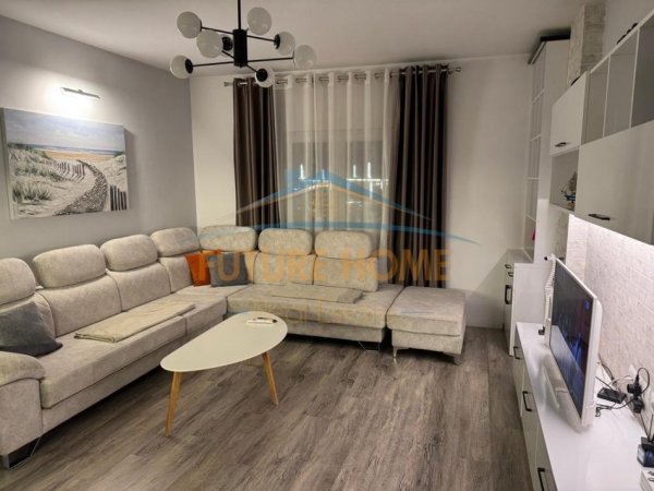 Tirane, jepet me qera apartament 2+1+Ballkon Kati 2, 80 m² 800 € (Stacioni i Trenit)