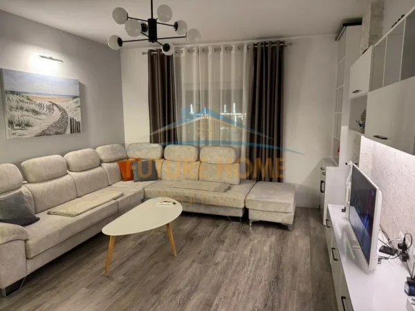 Tirane, jepet me qera apartament 2+1+Ballkon Kati 2, 80 m² 800 € (Stacioni i Trenit)