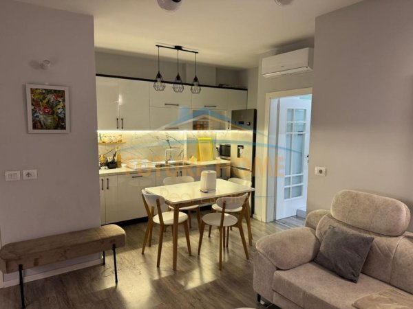 Tirane, jepet me qera apartament 2+1+Ballkon Kati 2, 80 m² 800 € (Stacioni i Trenit)