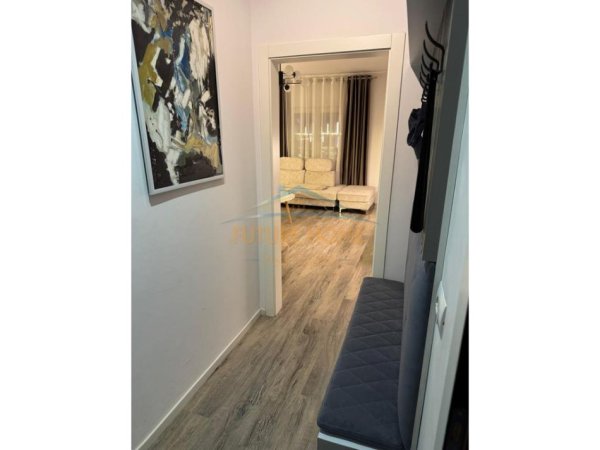 Tirane, jepet me qera apartament 2+1+Ballkon Kati 2, 80 m² 800 € (Stacioni i Trenit)