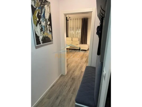 Tirane, jepet me qera apartament 2+1+Ballkon Kati 2, 80 m² 800 € (Stacioni i Trenit)