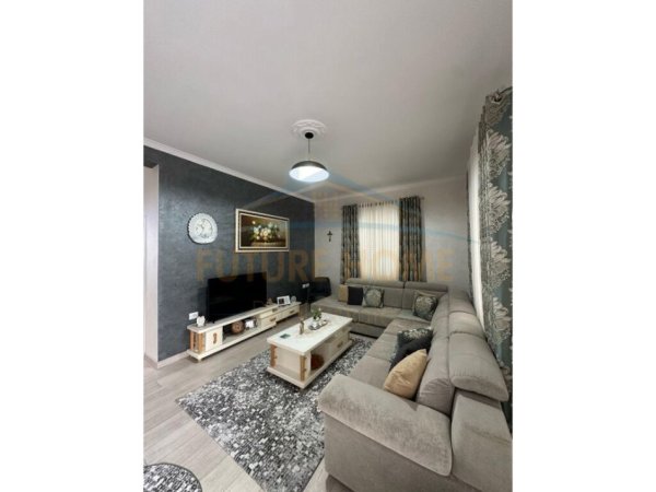 Tirane, jepet me qera apartament 2+1+Ballkon Kati 1, 103 m² 601 € (Vilat Gjermane)