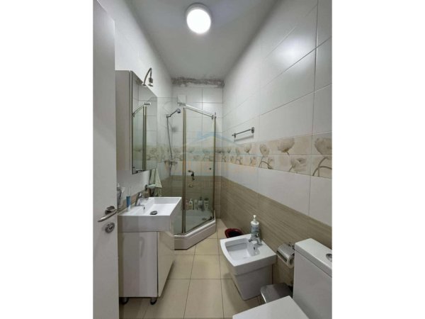 Tirane, jepet me qera apartament 1+1+Ballkon Kati 1, 605 € (Liqeni i Thate)