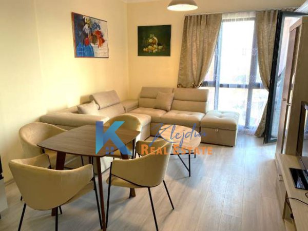 Tirane, jap me qera apartament 1+1+Ballkon Kati 6, 70 m² 550 € (Kompleksi Arlis, Farmacia 10)