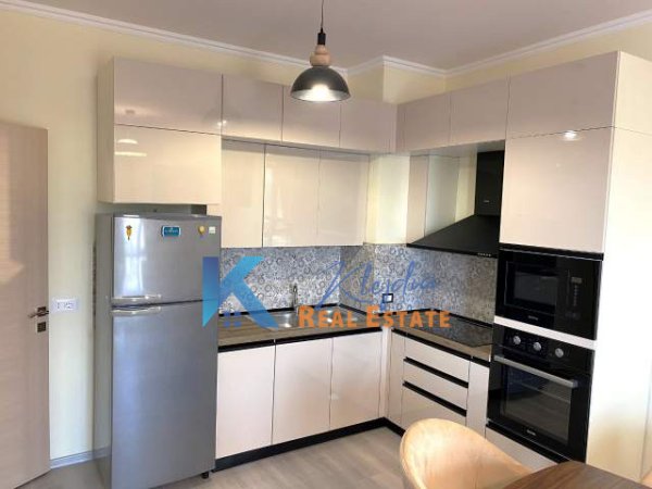Tirane, jap me qera apartament 1+1+Ballkon Kati 6, 70 m² 550 € (Kompleksi Arlis, Farmacia 10)