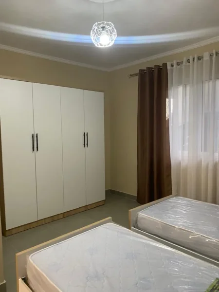 Tirane, jepet me qera Vile 1+1+Ballkon , 55 m² 400 € (Laprake, Rruga Andon Mazreku)