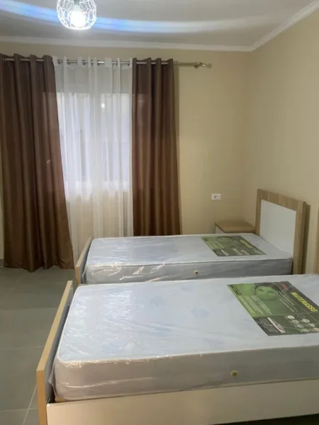 Tirane, jepet me qera Vile 1+1+Ballkon , 55 m² 400 € (Laprake, Rruga Andon Mazreku)