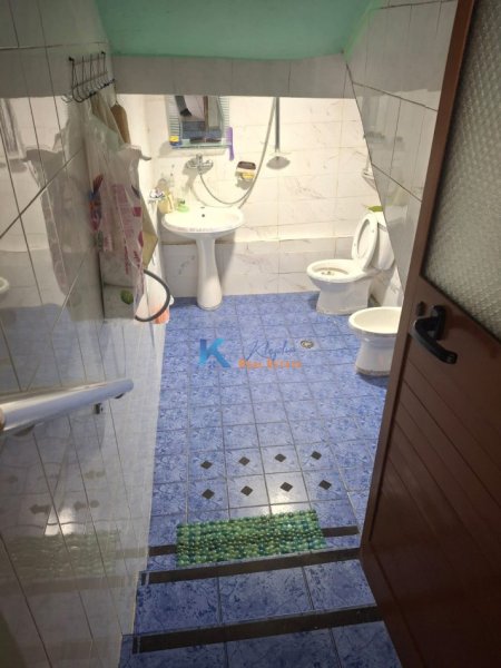 Tirane, shitet shtepi 2+1+Ballkon Kati 1, 209 m² (Afër Kodrës së Priftit)