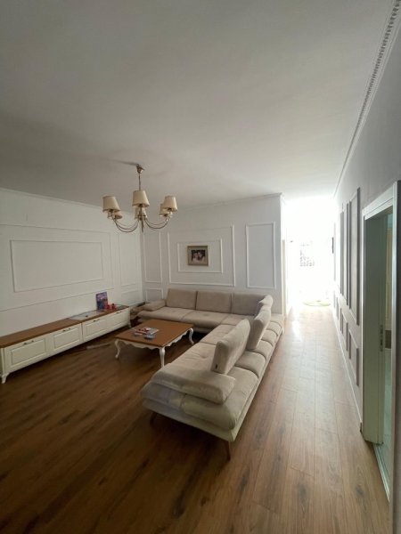 Tirane, jepet me qera apartament 3+1+Ballkon Kati 1, 137 m² 1.500 € (Blloki)
