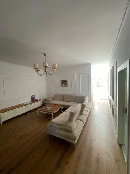 Tirane, jepet me qera apartament 3+1+Ballkon Kati 1, 137 m² 1.500 € (Blloki)