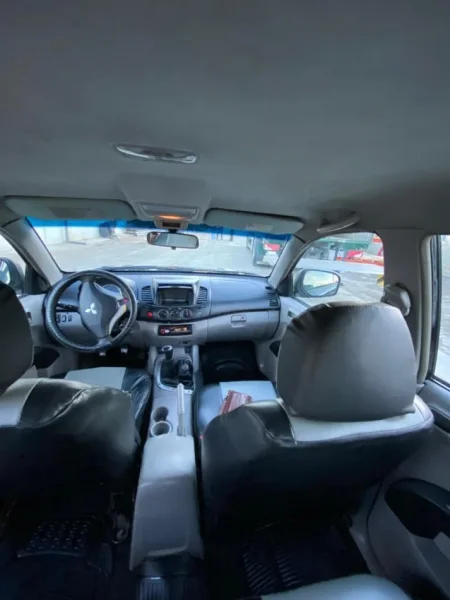 Tirane, shes Pick-Up Mitsubishi L200 Nafte, e zeze manuale Kondicioner 300.000 km OKAZION