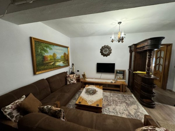 Tirane, jepet me qera shtepi 1+1 Kati 0, 62 m² 350 € (ne rrugen Vangjel Capo Tirane)