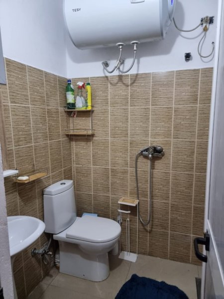 Tirane, jepet me qera shtepi 1+1 Kati 0, 62 m² 350 € (ne rrugen Vangjel Capo Tirane)