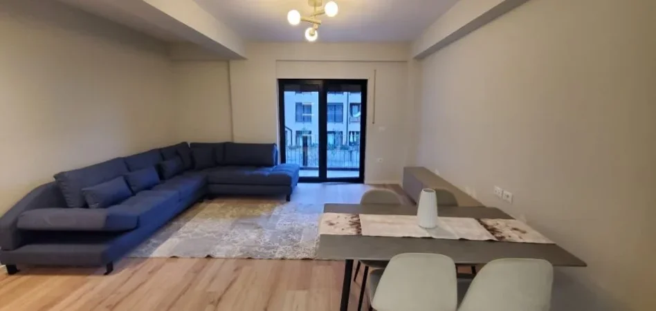 Tirane, jepet me qera apartament 1+1 Kati 1, 81 m² 650 € 
