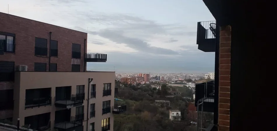 Tirane, jepet me qera apartament 1+1 Kati 1, 81 m² 650 € 