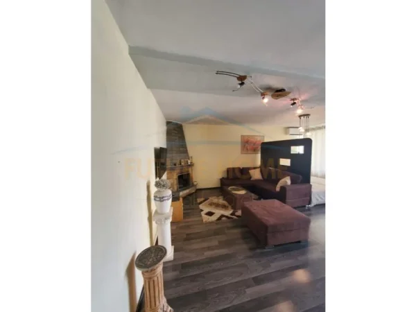 Tirane, jepet me qera apartament 3+1+Ballkon Kati 2, 180 m² 500 € (Brryli)