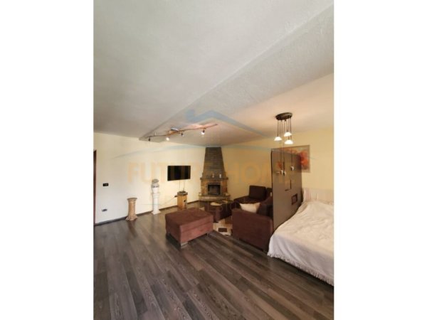 Tirane, jepet me qera apartament 3+1+Ballkon Kati 2, 180 m² 500 € (Brryli)