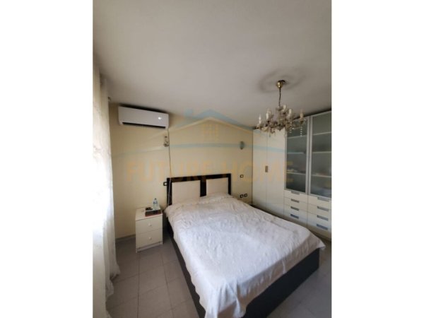 Tirane, jepet me qera apartament 3+1+Ballkon Kati 2, 180 m² 500 € (Brryli)