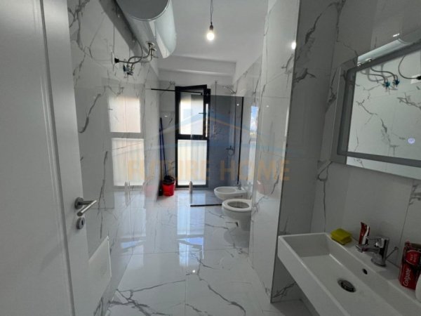 Tirane, shitet apartament 2+1+Ballkon Kati 1, 105 m² 196.000 € (Bulevardi i Ri)