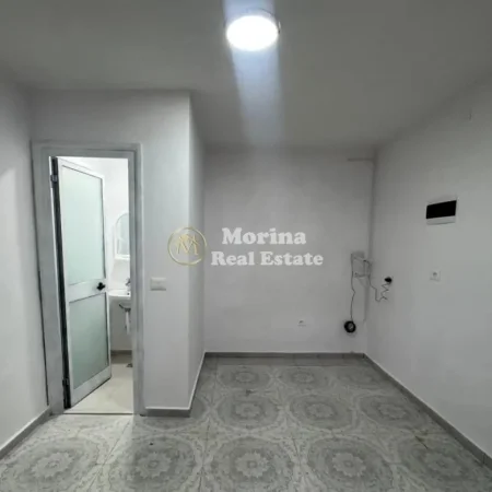 Tirane, jepet me qera ambjent biznesi Kati 1, 25 m² 500 € (Vasil Shanto)