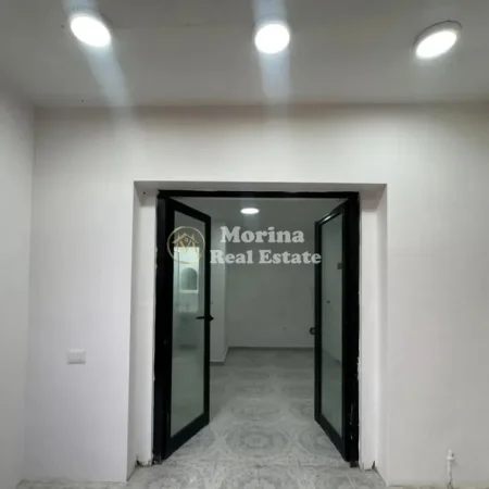 Tirane, jepet me qera ambjent biznesi Kati 1, 25 m² 500 € (Vasil Shanto)