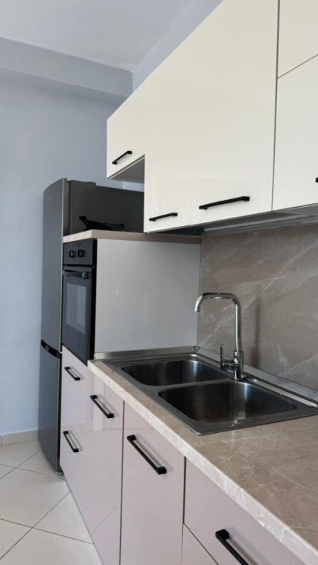 Durres, jepet me qera apartament 1+1 Kati 8, 70 m² 500 € (PLAZH VILA KORAL)