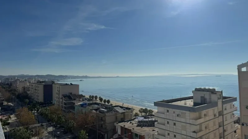 Durres, jepet me qera apartament 1+1 Kati 8, 70 m² 500 € (PLAZH VILA KORAL)