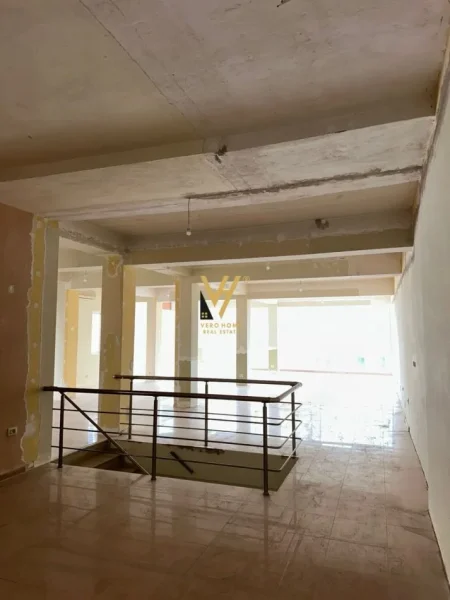 Tirane, shitet ambjent biznesi Kati 0, 260 m² 604.000 € (RRUGA DRITAN HOXHA)