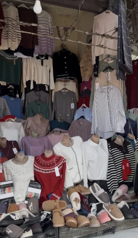 Tirane, shitet biznes Veshjesh Kati 0, (Vasil Shanto, Perballe Universitetit mesdhetar)