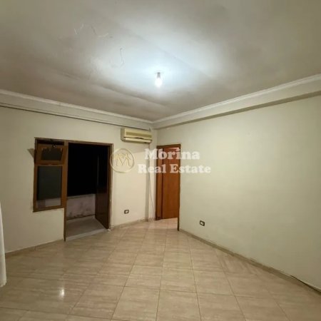Tirane, jepet me qera apartament 1+1 Kati 4, 60 m² 350 € (Laprake)