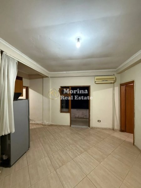 Tirane, jepet me qera apartament 1+1 Kati 4, 60 m² 350 € (Laprake)