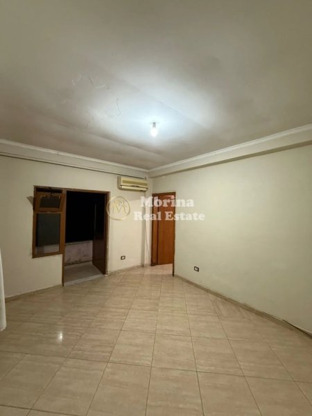 Tirane, jepet me qera apartament 1+1 Kati 4, 60 m² 350 € (Laprake)