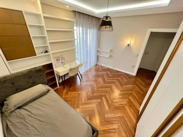 Tirane, jepet me qera apartament 3+1+Aneks+Ballkon Kati 9, 186 m² 1.600 € (Neom129081)