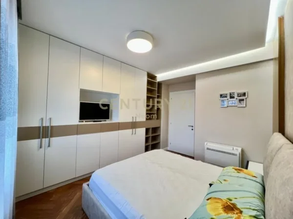 Tirane, jepet me qera apartament 3+1+Aneks+Ballkon Kati 9, 186 m² 1.600 € (Neom129081)