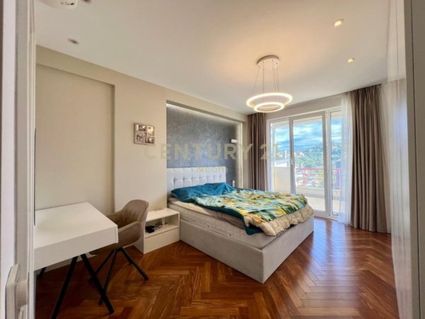 Tirane, jepet me qera apartament 3+1+Aneks+Ballkon Kati 9, 186 m² 1.600 € (Neom129081)