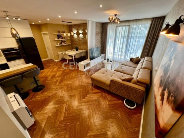 Tirane, jepet me qera apartament 3+1+Aneks+Ballkon Kati 9, 186 m² 1.600 € (Neom129081)