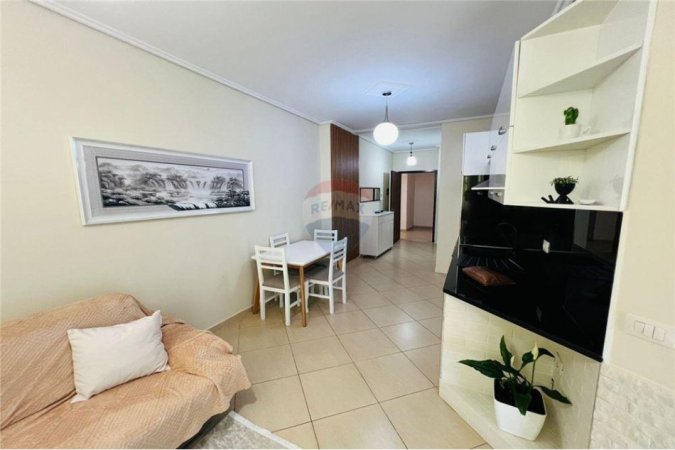 Vlore, jepet me qera apartament 1+1+Ballkon Kati 3, 67 m² 350 € (RRUGA CAJUPI,VLORE)