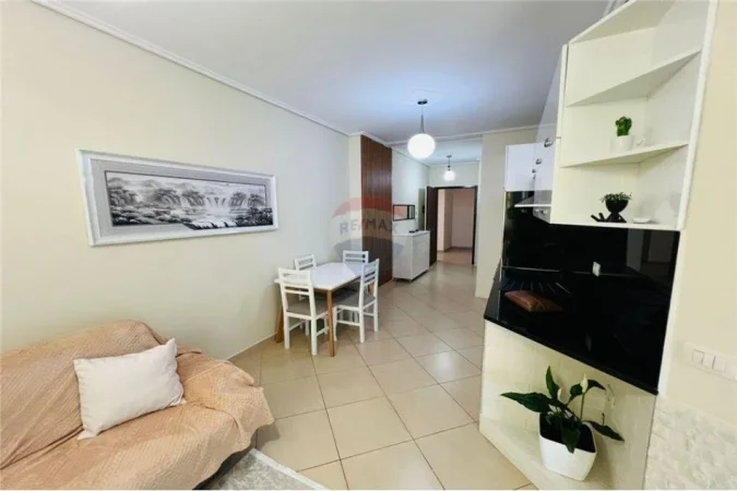 Vlore, jepet me qera apartament 1+1+Ballkon Kati 3, 67 m² 350 € (RRUGA CAJUPI,VLORE)