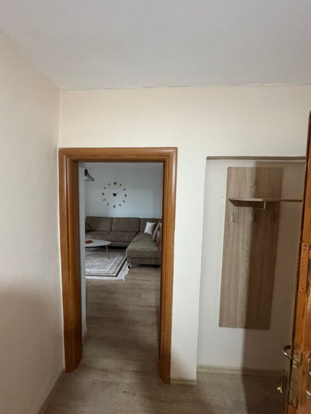 Tirane, jepet me qera apartament 2+1 Kati 3, 80 m² 550 € (Rruga Sali Nivica)