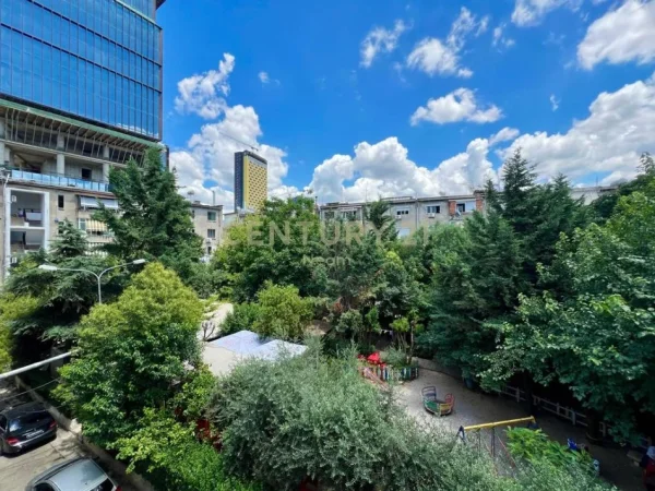 Tirane, jepet me qera apartament 2+1+Aneks+Ballkon Kati 2, 75 m² 850 € (Neom129082)