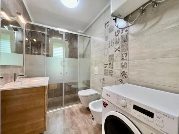 Tirane, jepet me qera apartament 2+1+Aneks+Ballkon Kati 2, 75 m² 850 € (Neom129082)