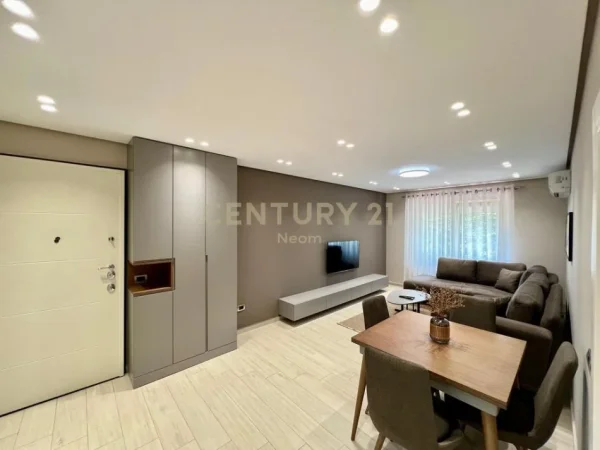 Tirane, jepet me qera apartament 2+1+Aneks+Ballkon Kati 2, 75 m² 850 € (Neom129082)