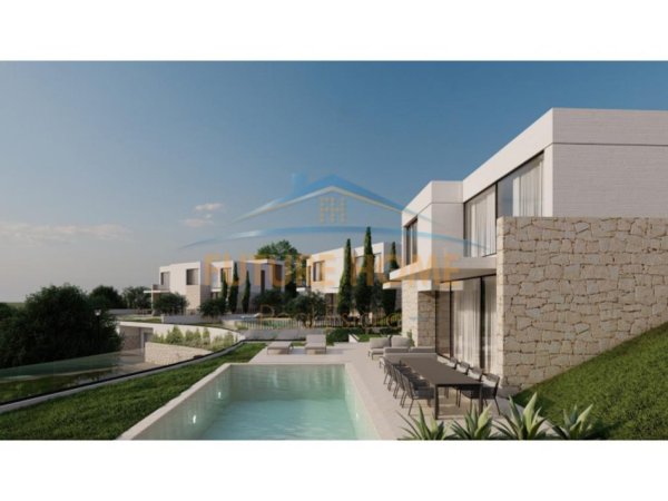 Tirane, shitet Vile Kati 0, 674 m² (Liqeni i Thate)