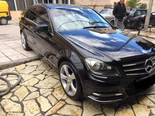 Sarande, shitet mercedez benz C220 me kamio manuale, nafte Kondicioner 190.000 km 10.000 €