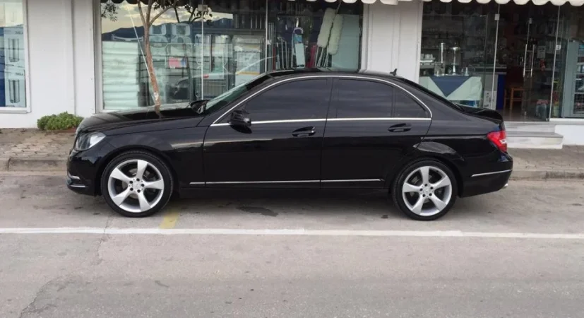Sarande, shitet mercedez benz C220 me kamio manuale, nafte Kondicioner 190.000 km 10.000 €